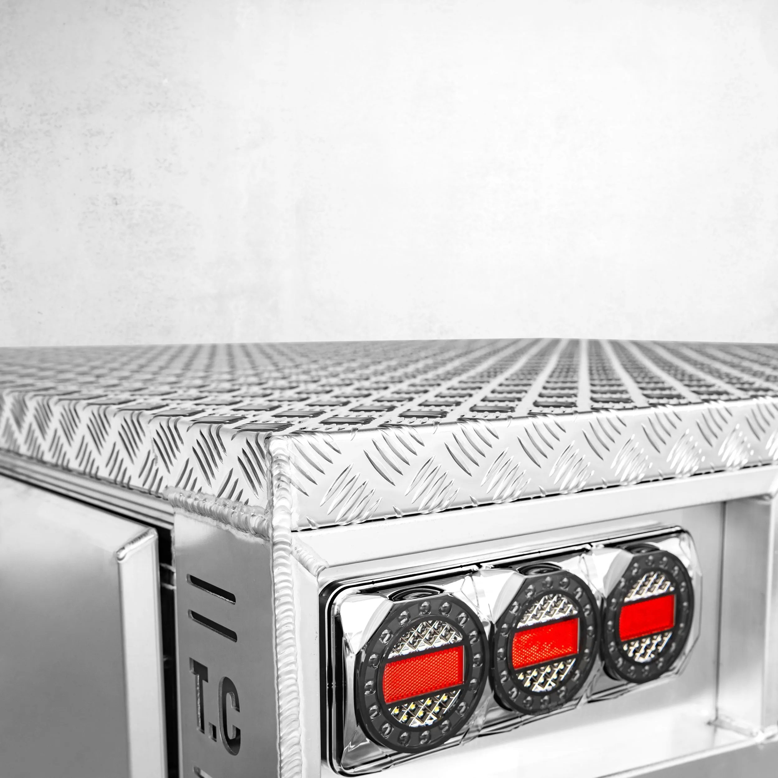 Aluminium Tray 2100mm No Headboard - Alloy