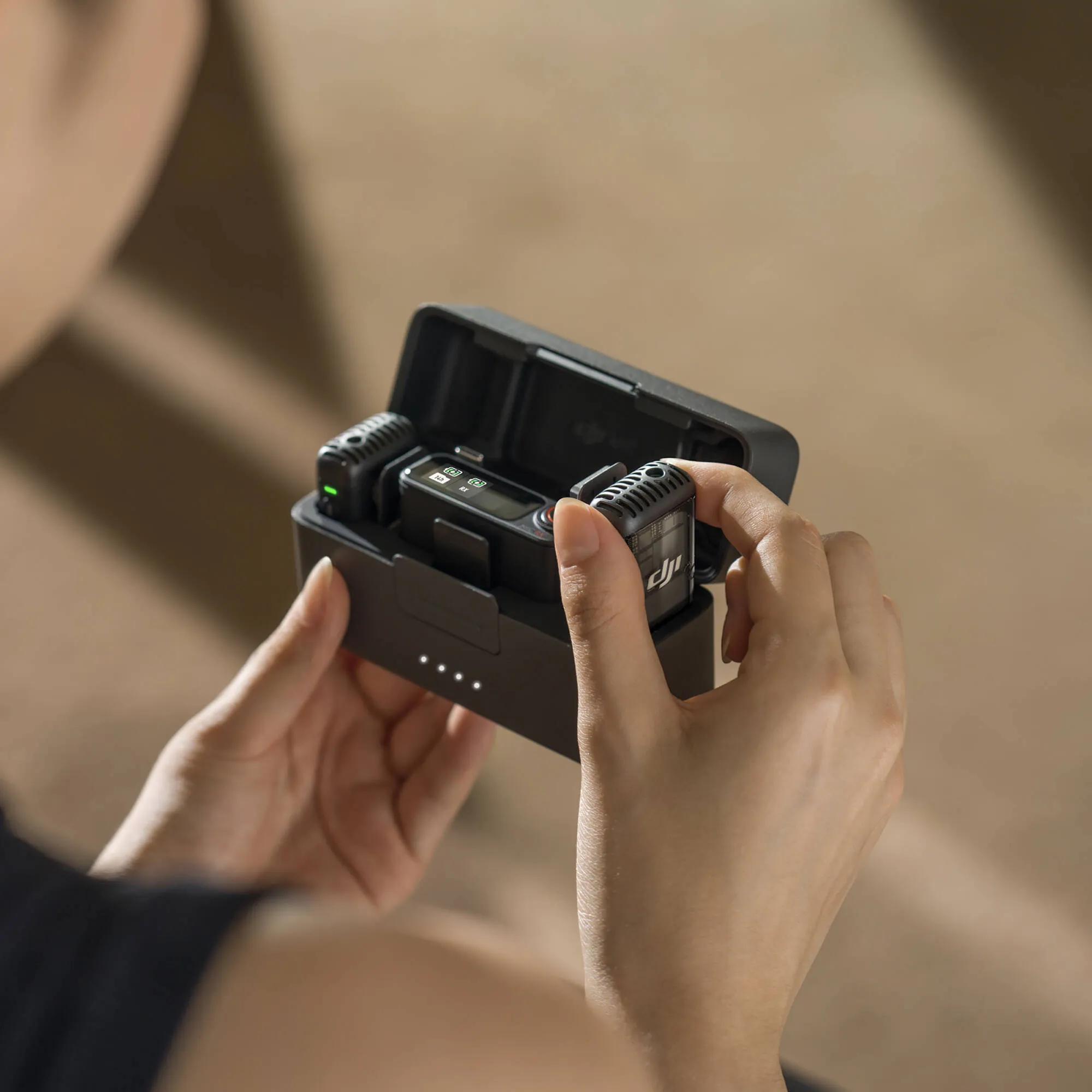 DJI MM Mic 2 2TX 1RX Charging