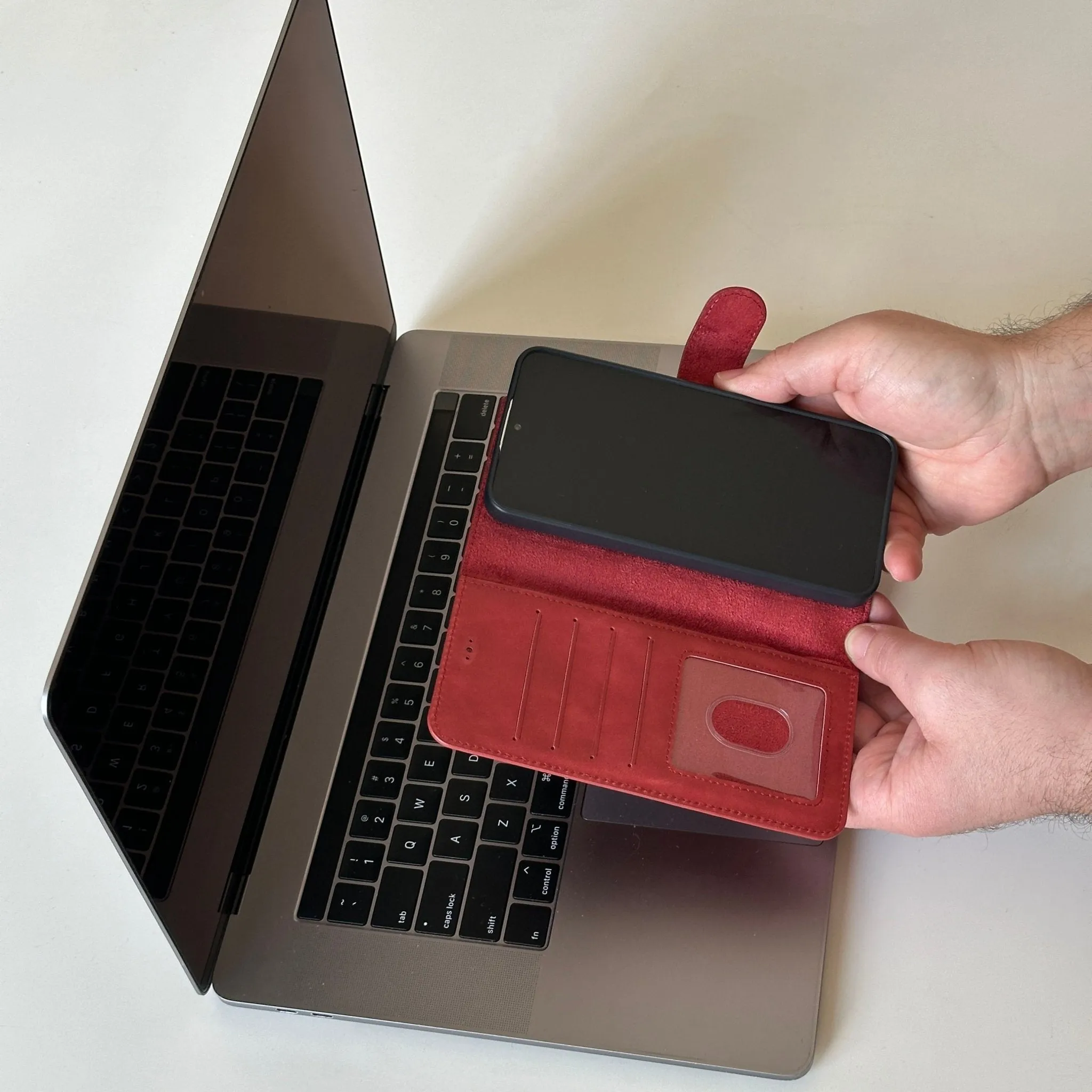 Vegas iPhone 15 Pro Wallet Case | MagSafe