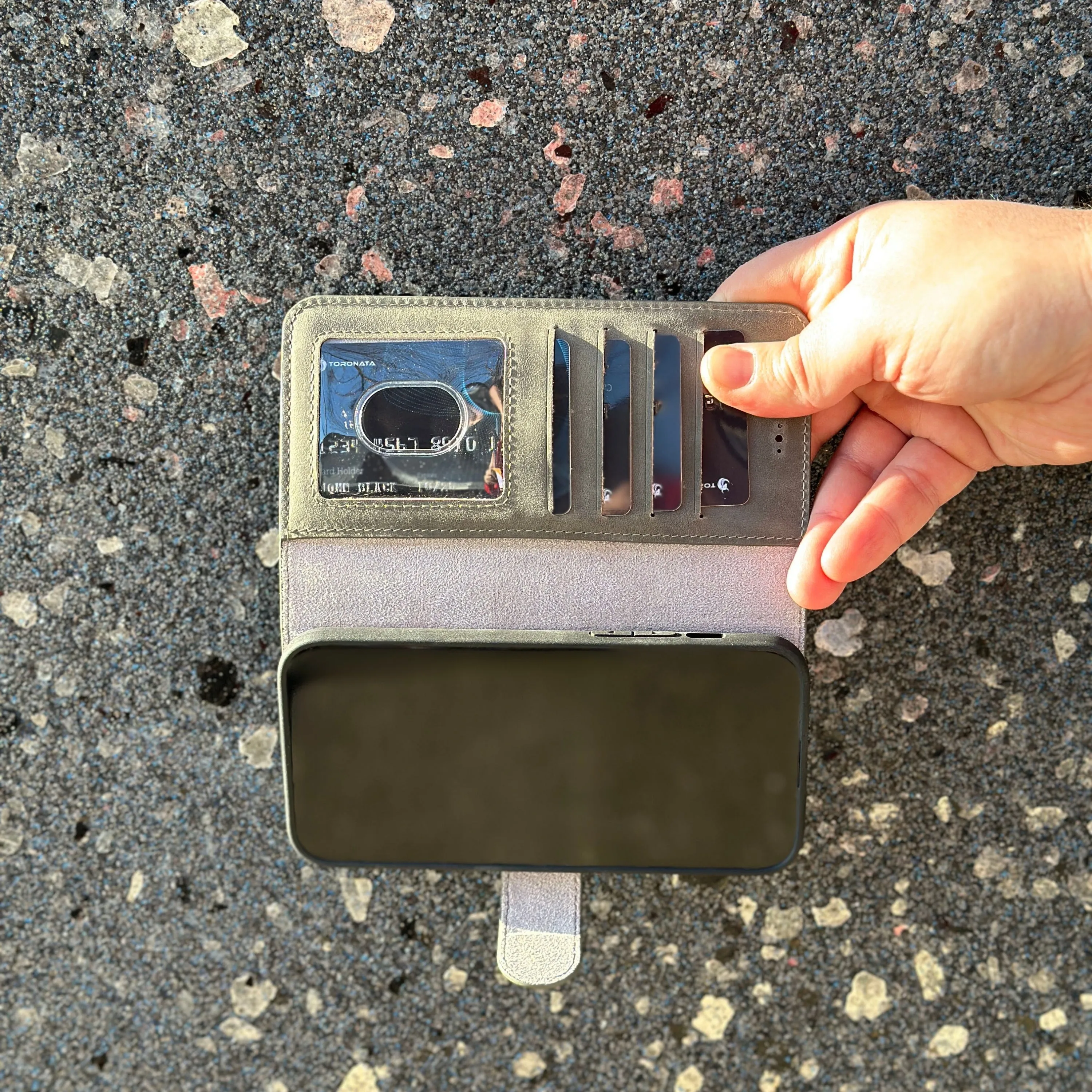 Vegas iPhone 15 Pro Wallet Case | MagSafe