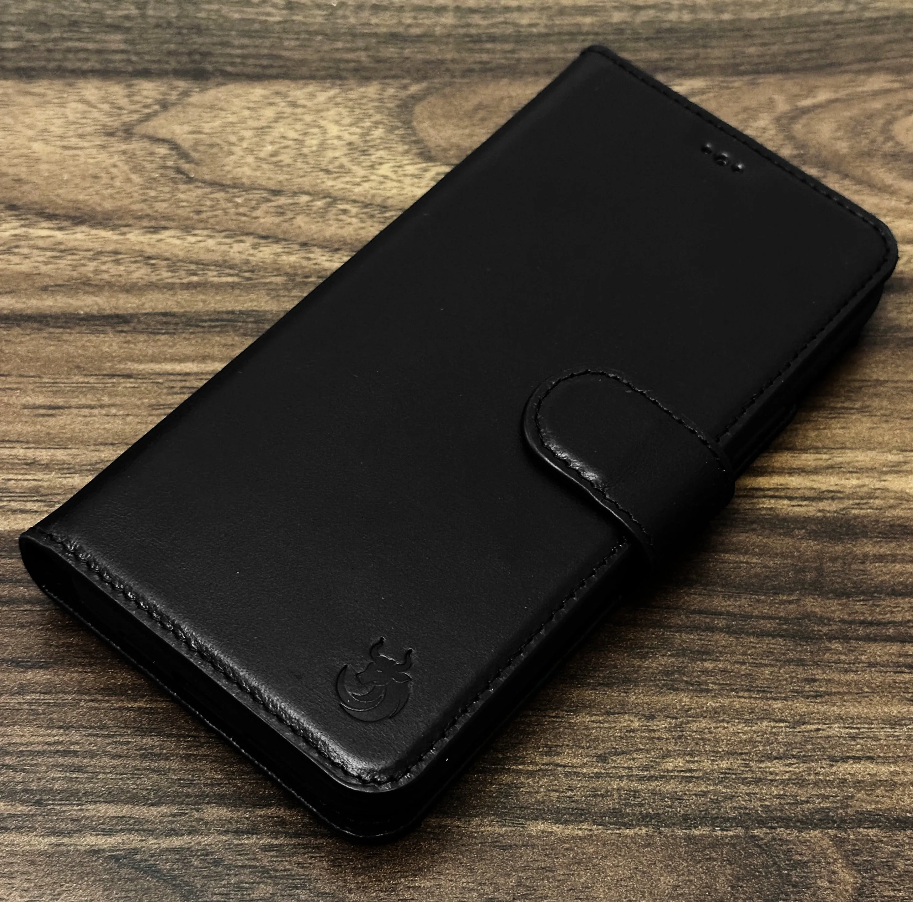 Vegas iPhone 15 Pro Wallet Case | MagSafe