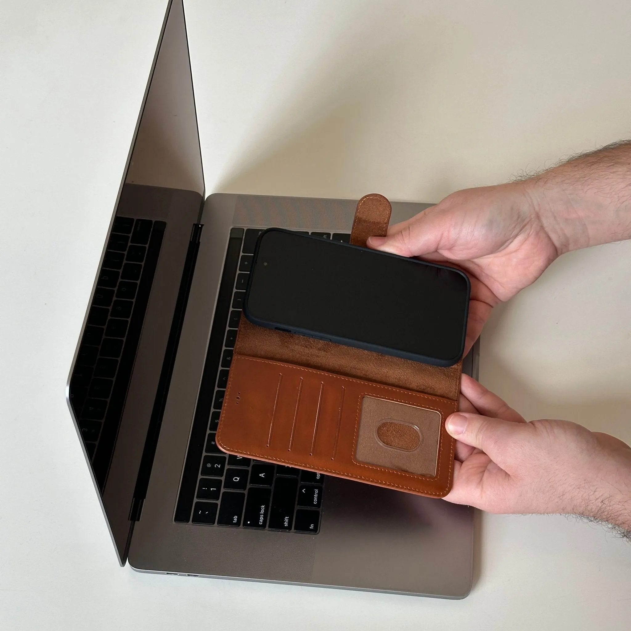 Vegas iPhone 15 Pro Wallet Case | MagSafe