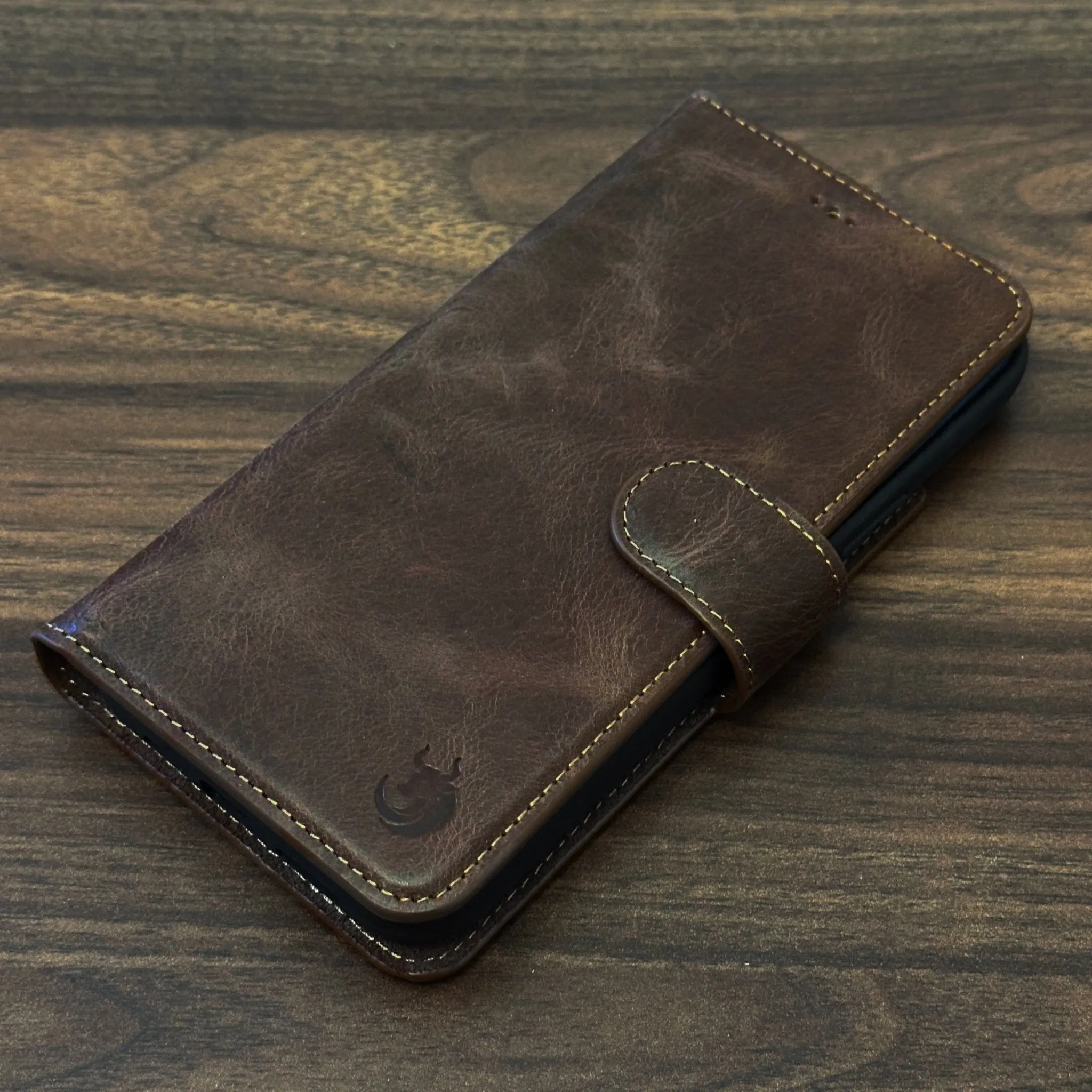 Vegas iPhone 15 Pro Wallet Case | MagSafe