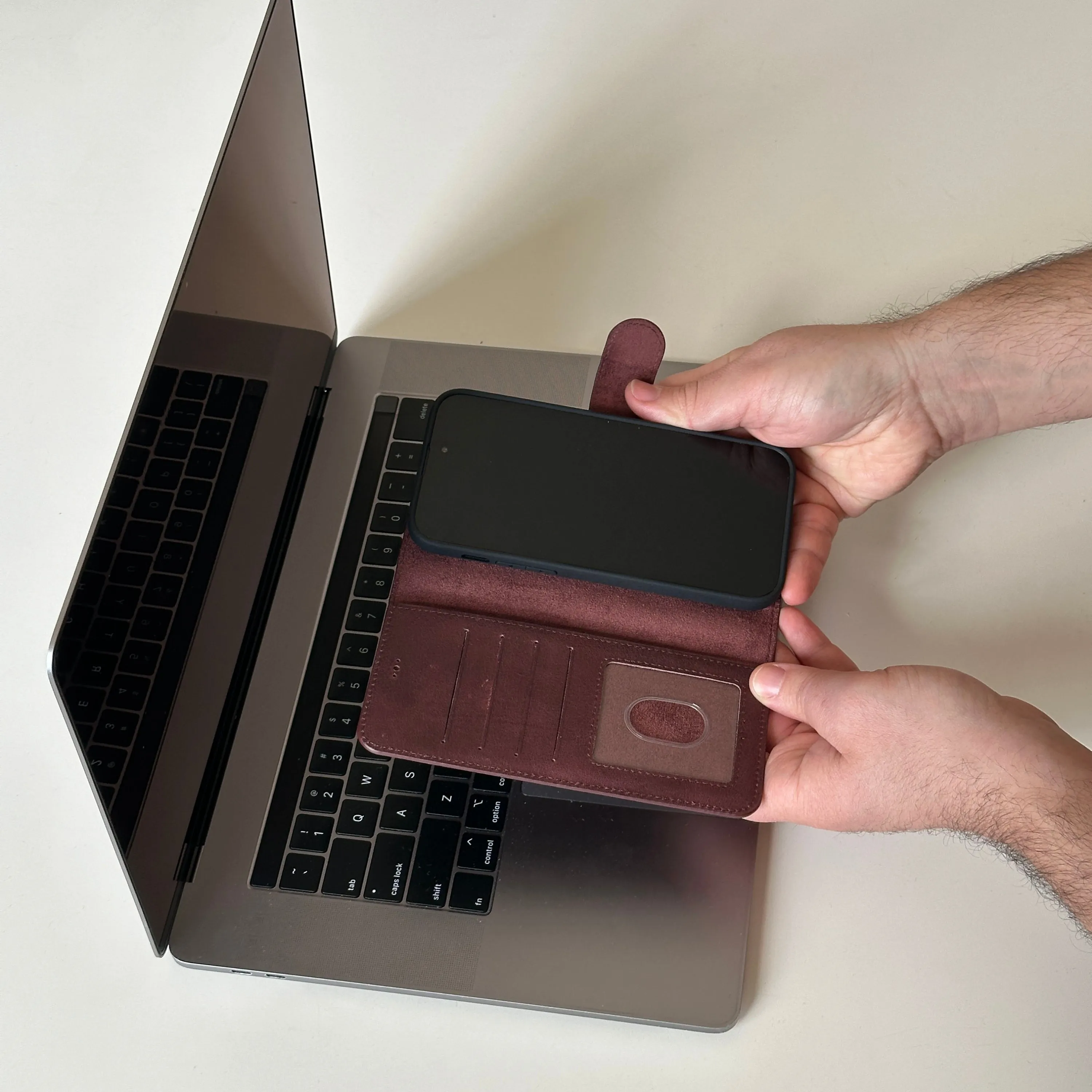 Vegas iPhone 15 Pro Wallet Case | MagSafe